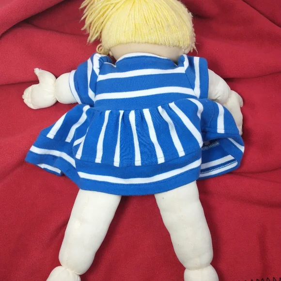 Cabbage Patch Kids Doll Blonde Yarn Hair‎, Blue Eyes, Young Traditions Dress - Picture 3 of 11